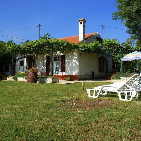 Freistehendes Haus Violeta Mit Weitlaeufigen Garten *