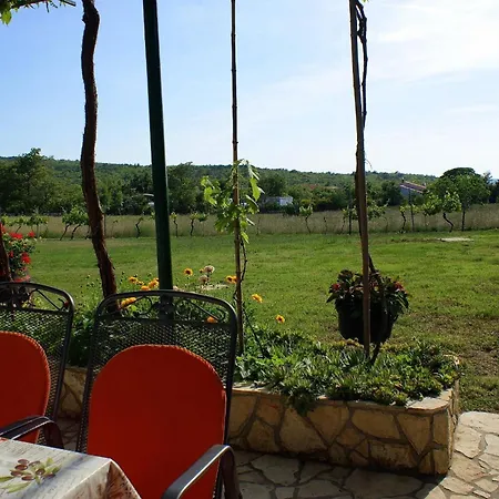 Freistehendes Haus Violeta Mit Weitlaeufigen Garten *