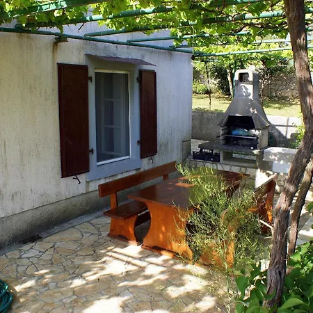 Ferienhaus Freistehendes Haus Violeta Mit Weitlaeufigen Garten *