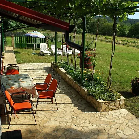 Freistehendes Haus Violeta Mit Weitlaeufigen Garten Holiday home Rasa