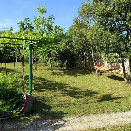 Freistehendes Haus Violeta Mit Weitlaeufigen Garten Holiday home Rasa